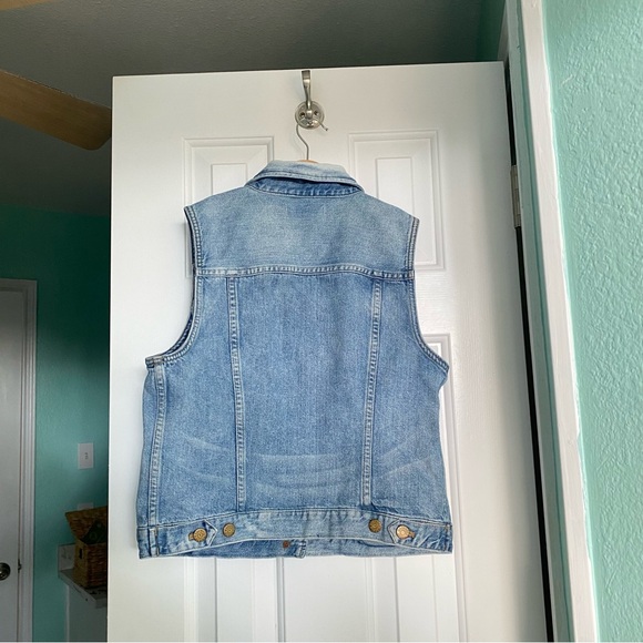 Madewell Women’s M Light Blue Denim Vest with Button Closure - Picture 3 of 5